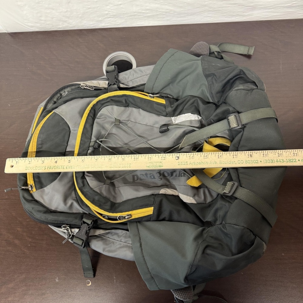 Patagonia Backpack Gray Chacabuco 32L Nylon Soft Case Laptop Daypack - Picture 3 of 11